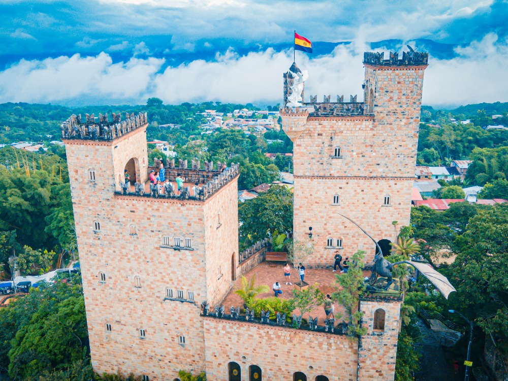 TOUR LAMAS NATIVA - CASTILLO